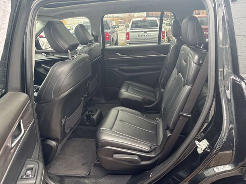 Used 2023 Jeep Grand Cherokee L Limited AWD/4WD image 17