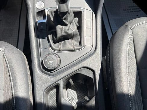 Used 2022 Volkswagen Taos SE w/ Panoramic Sunroof Package AWD/4WD image 36