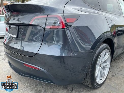 Used 2024 Tesla Model Y 2WD image 82
