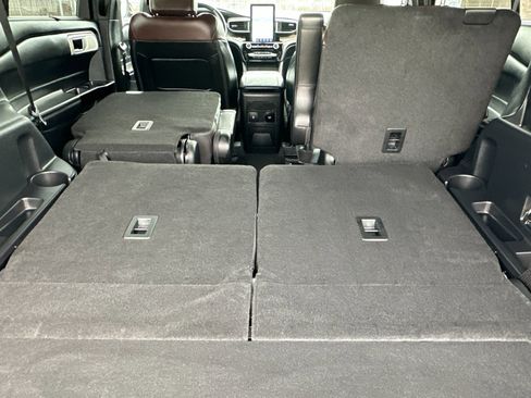Certified 2022 Ford Explorer Platinum w/ Equipment Group 601A image 17