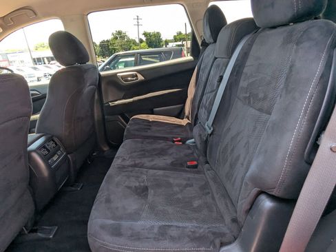 Used 2015 Nissan Pathfinder S FWD image 11