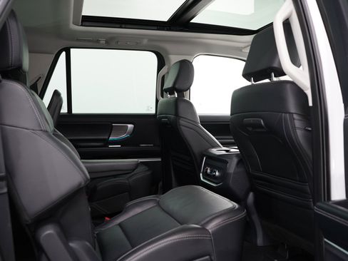 Used 2025 Ford Expedition Max Platinum AWD/4WD image 16