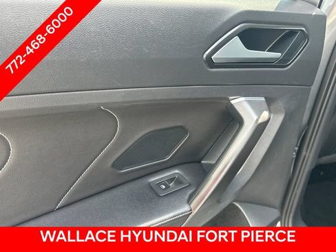Used 2022 Volkswagen Tiguan SE FWD image 13