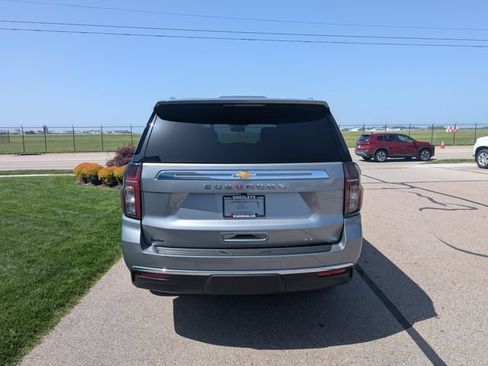 Used 2024 Chevrolet Suburban LT w/ LT Signature Package AWD/4WD image 7