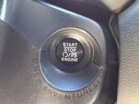 Used 2017 Jeep Renegade Altitude image 17