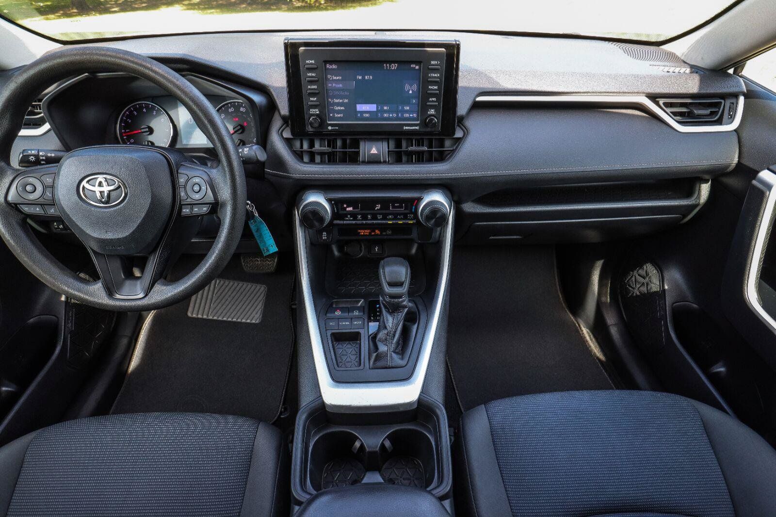 Used 2020 Toyota RAV4 LE FWD image 22