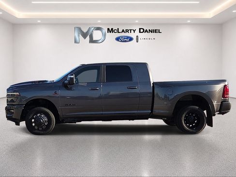 Used 2025 RAM 3500 Laramie AWD/4WD image 3