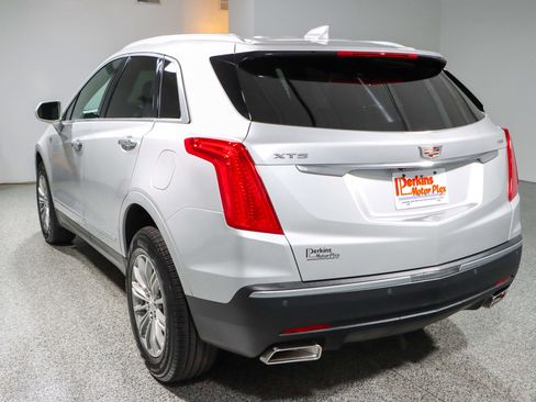 Used 2018 Cadillac XT5 Luxury w/ Driver Awareness Package image 9
