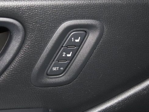 Used 2025 Honda Pilot Touring image 8