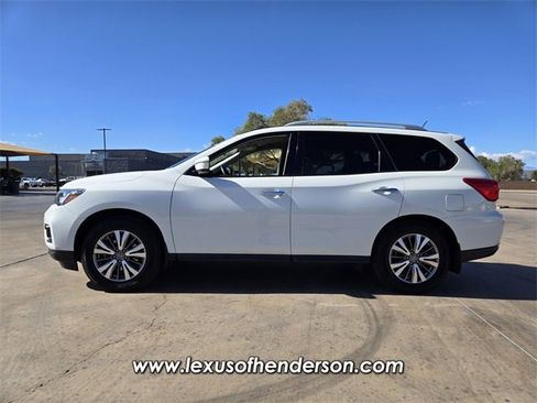 Used 2018 Nissan Pathfinder S image 3
