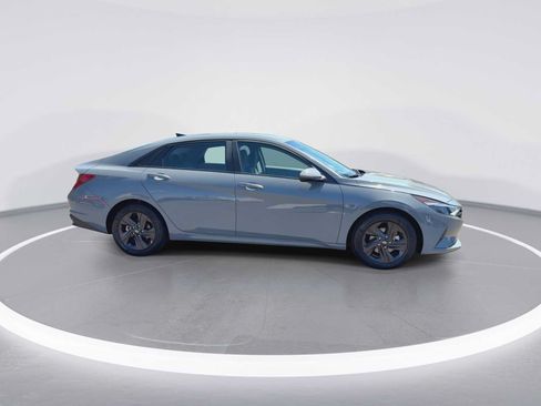 Used 2022 Hyundai Elantra Blue FWD image 9
