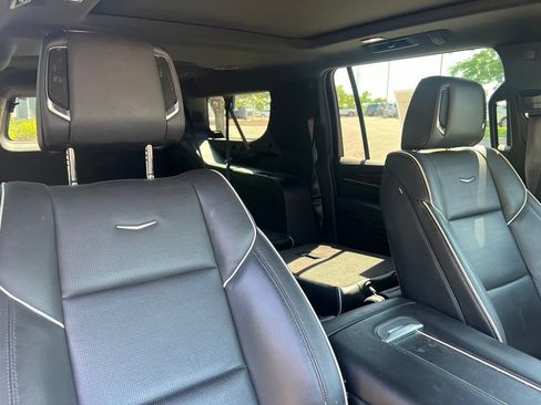 Used 2023 Cadillac Escalade ESV Premium Luxury AWD/4WD image 24