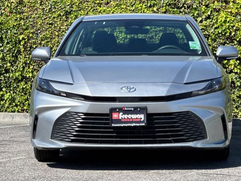 Used 2025 Toyota Camry LE FWD image 11