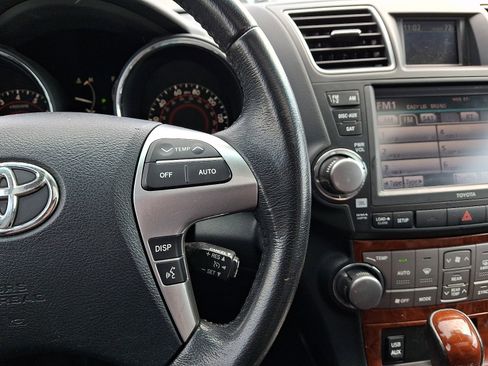 Used 2012 Toyota Highlander Limited w/ Tow Pkg AWD/4WD image 22