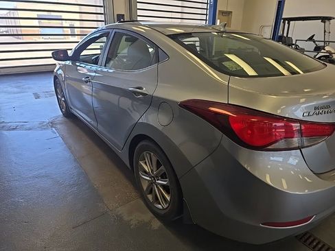 Used 2015 Hyundai Elantra SE w/ Option Group 03 FWD image 5
