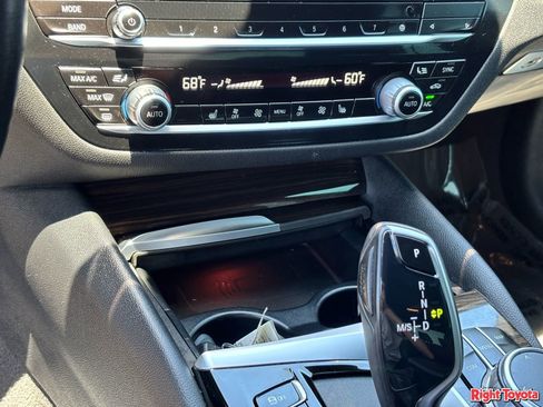 Used 2021 BMW 530i w/ Convenience Package RWD image 29