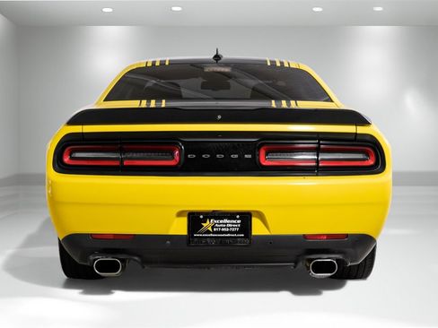 Used 2017 Dodge Challenger R/T image 8