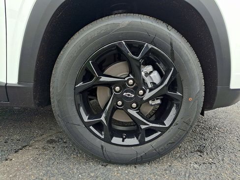 New 2026 Chevrolet Trax LT w/ Driver Confidence Package FWD image 8