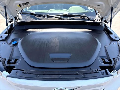 Used 2023 Volvo XC40 Recharge Ultimate AWD/4WD image 13