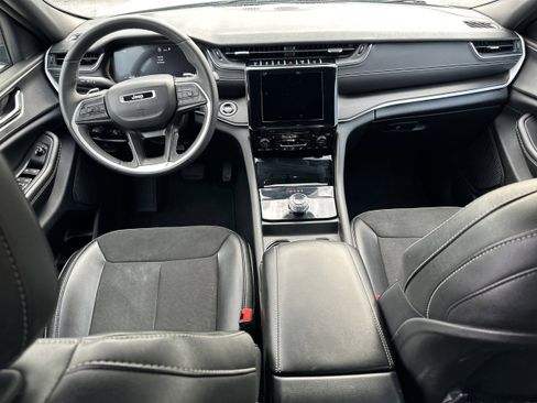 Used 2024 Jeep Grand Cherokee L Laredo image 23