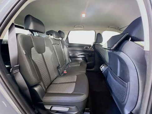 Used 2025 Kia Sorento LX image 26