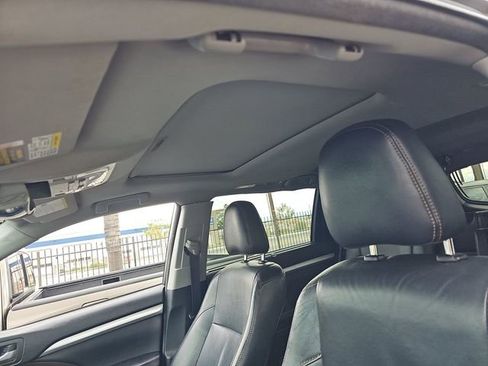 Used 2016 Toyota Highlander XLE AWD/4WD image 10