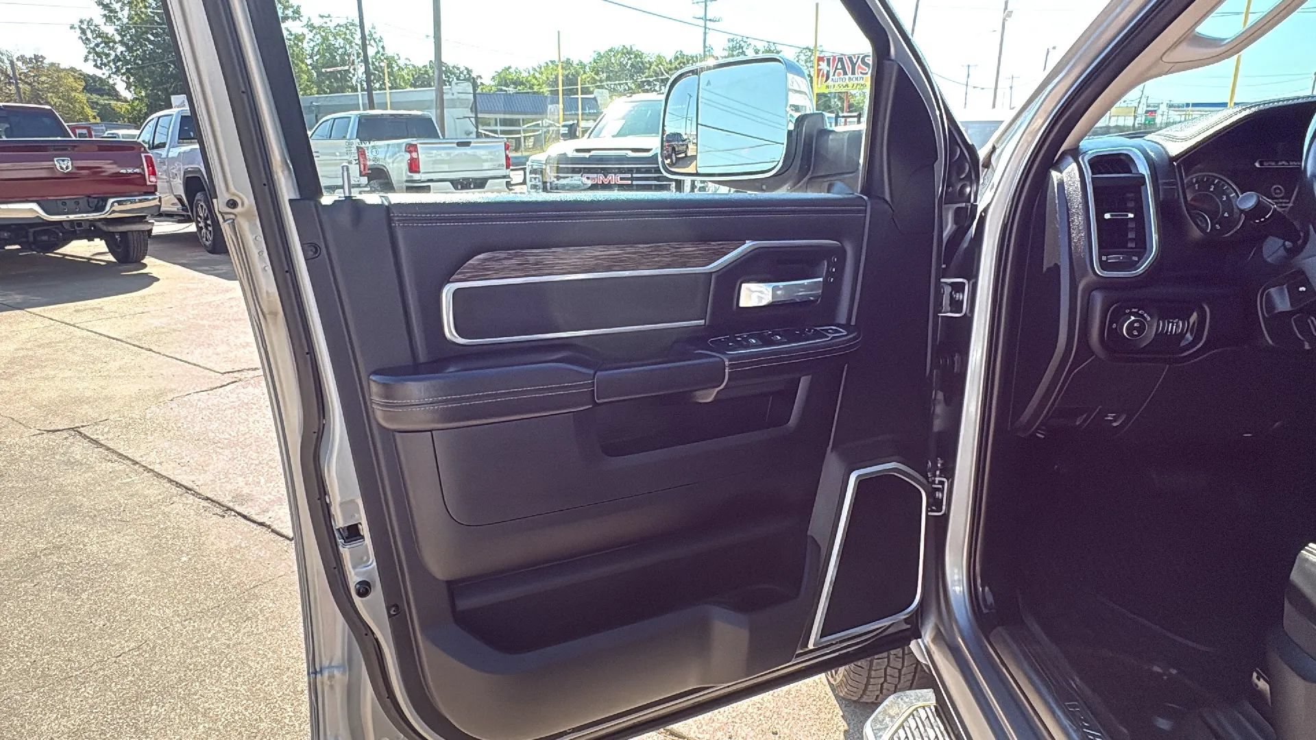 Used 2021 RAM 3500 Laramie AWD/4WD image 9
