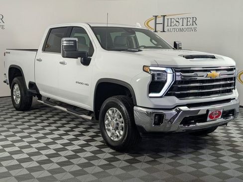 Used 2024 Chevrolet Silverado 2500 LTZ AWD/4WD image 2
