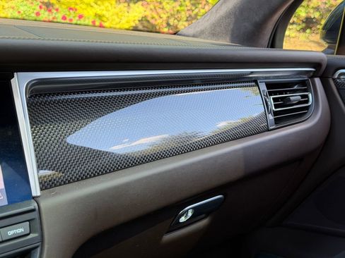 Used 2020 Porsche Macan Turbo AWD/4WD image 31