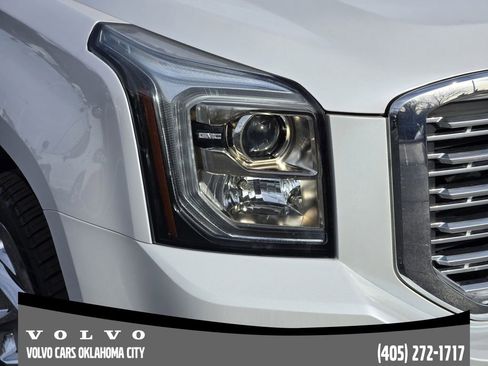 Used 2020 GMC Yukon XL Denali w/ Denali Premium Package image 9