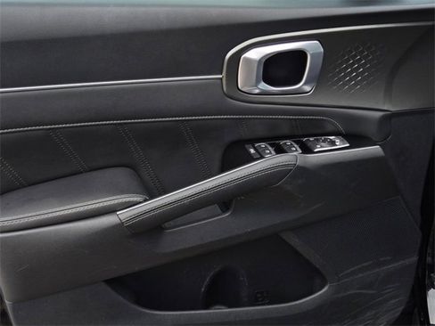 Certified 2023 Kia Sorento SX image 19