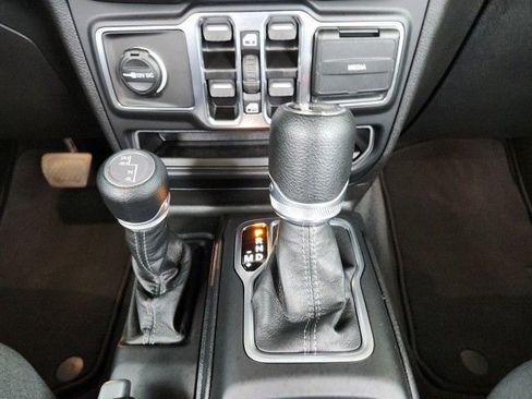 Used 2025 Jeep Wrangler Sport image 15