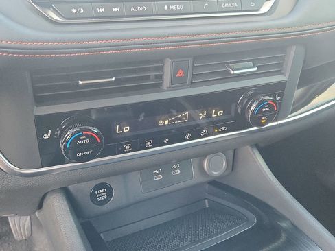 Certified 2025 Nissan Rogue SV image 21