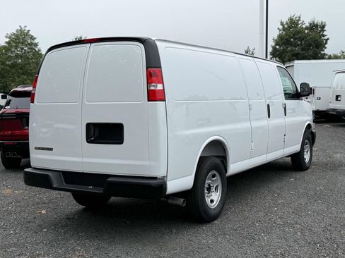 New 2025 Chevrolet Express 3500 Extended image 22