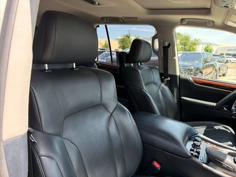 Used 2017 Lexus LX 570 4WD w/ Luxury Package image 41