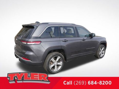 Certified 2022 Jeep Grand Cherokee Limited w/ Luxury Tech Group II AWD/4WD image 8