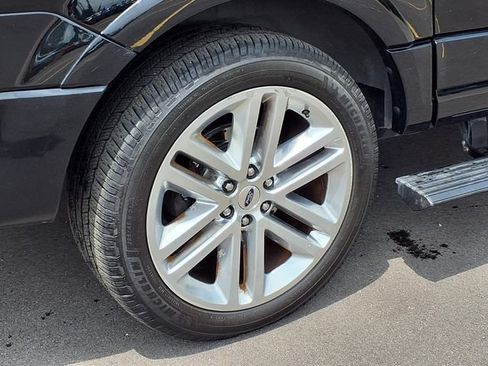 Used 2017 Ford Expedition EL Limited w/ Equipment Group 301A AWD/4WD image 31
