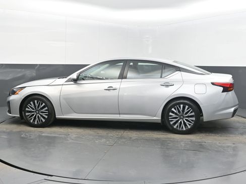 Used 2023 Nissan Altima 2.5 SV image 7