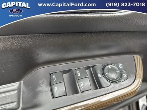 Used 2022 GMC Acadia SLE w/ Driver Convenience Package FWD image 21