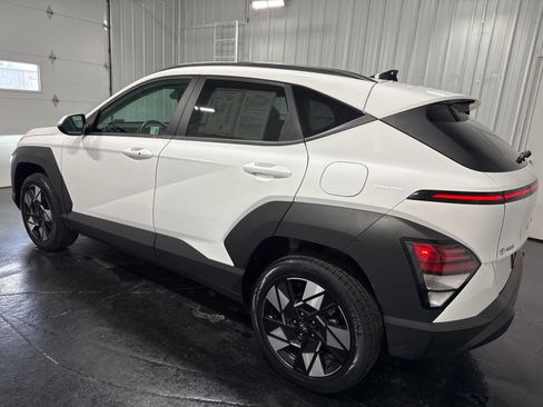 Used 2025 Hyundai Kona SEL AWD/4WD image 2