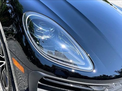 Used 2024 Porsche Macan AWD/4WD image 36