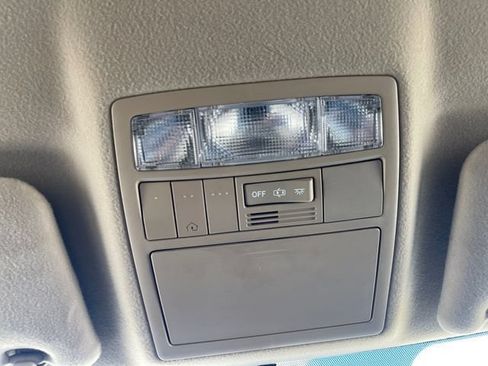 Used 2010 Toyota Venza FWD image 20