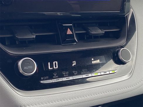 Certified 2025 Toyota Corolla SE image 30