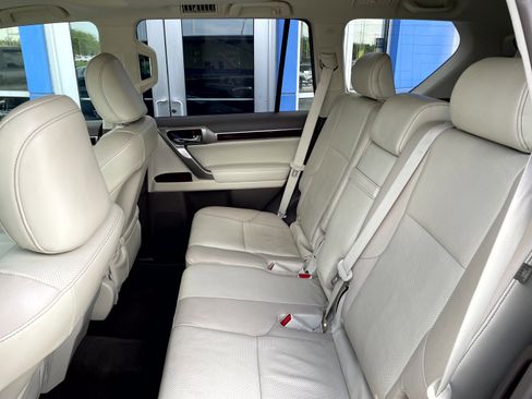 Used 2019 Lexus GX 460 Premium w/ Premium Package AWD/4WD image 10
