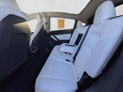Used 2021 Tesla Model Y Long Range image 21