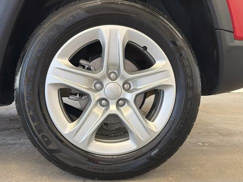 Used 2023 Jeep Compass Sport AWD/4WD image 9