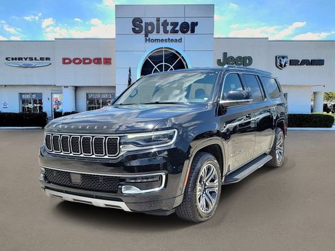 Used 2024 Jeep Wagoneer L Series II w/ Flexible Seating Group AWD/4WD image 4