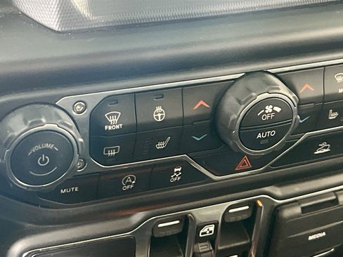 Used 2022 Jeep Gladiator Willys image 20