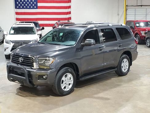 Used 2019 Toyota Sequoia SR5 image 40