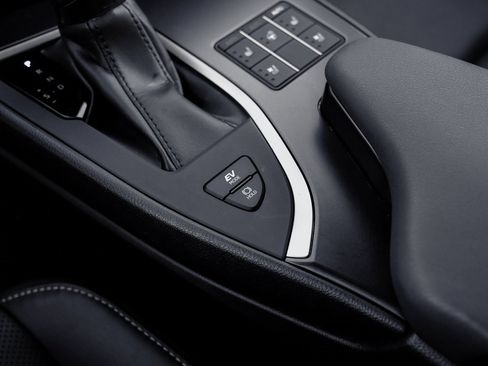 Used 2023 Lexus UX 250h FWD w/ Premium Package image 31